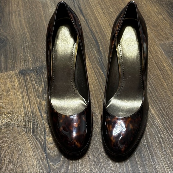 Stuart Weitzman tortoise shell patten leather heels size 9.5 - Picture 4 of 10